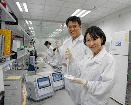 Image: The Samsung IVD-A10A in use at a Korean blood chemistry laboratory (photo courtesy Samsung).